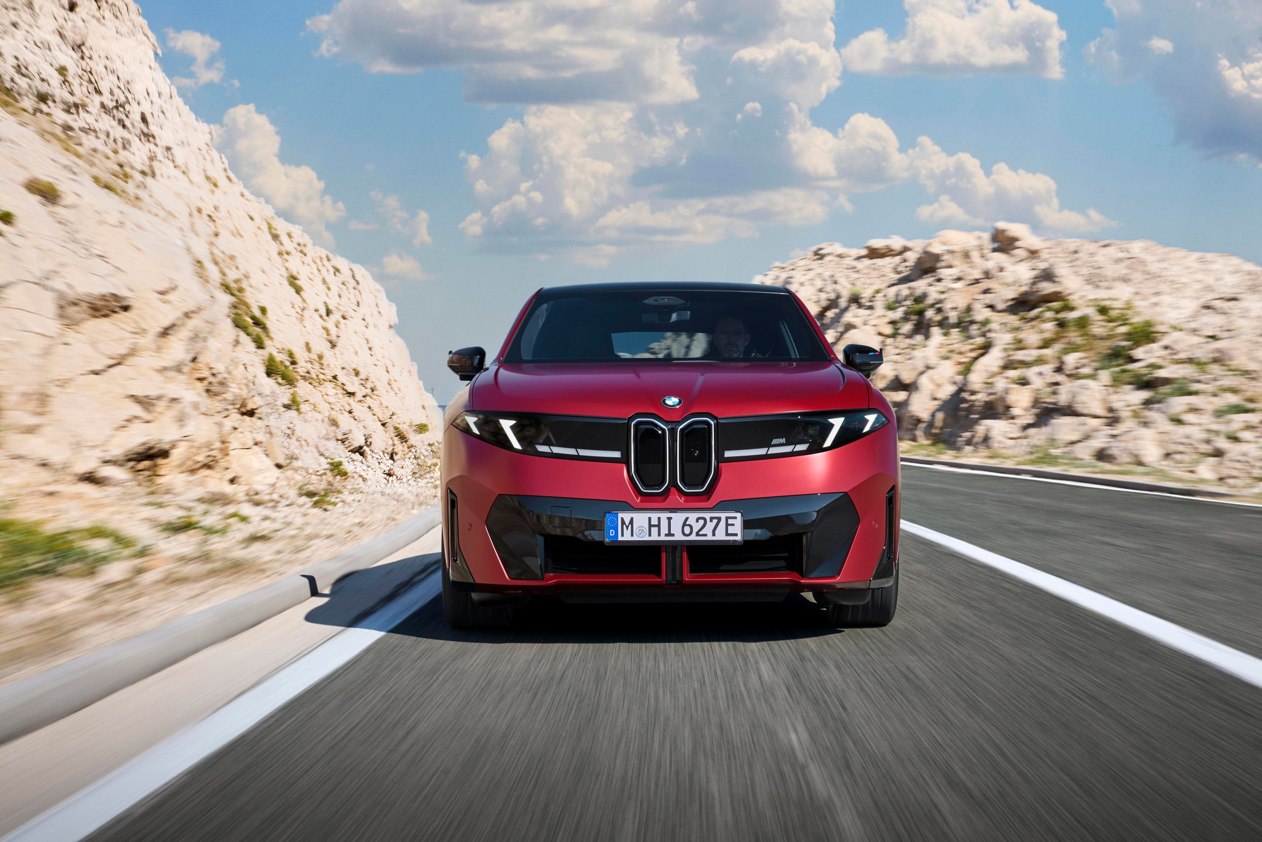 Mặt trước xe BMW iX4