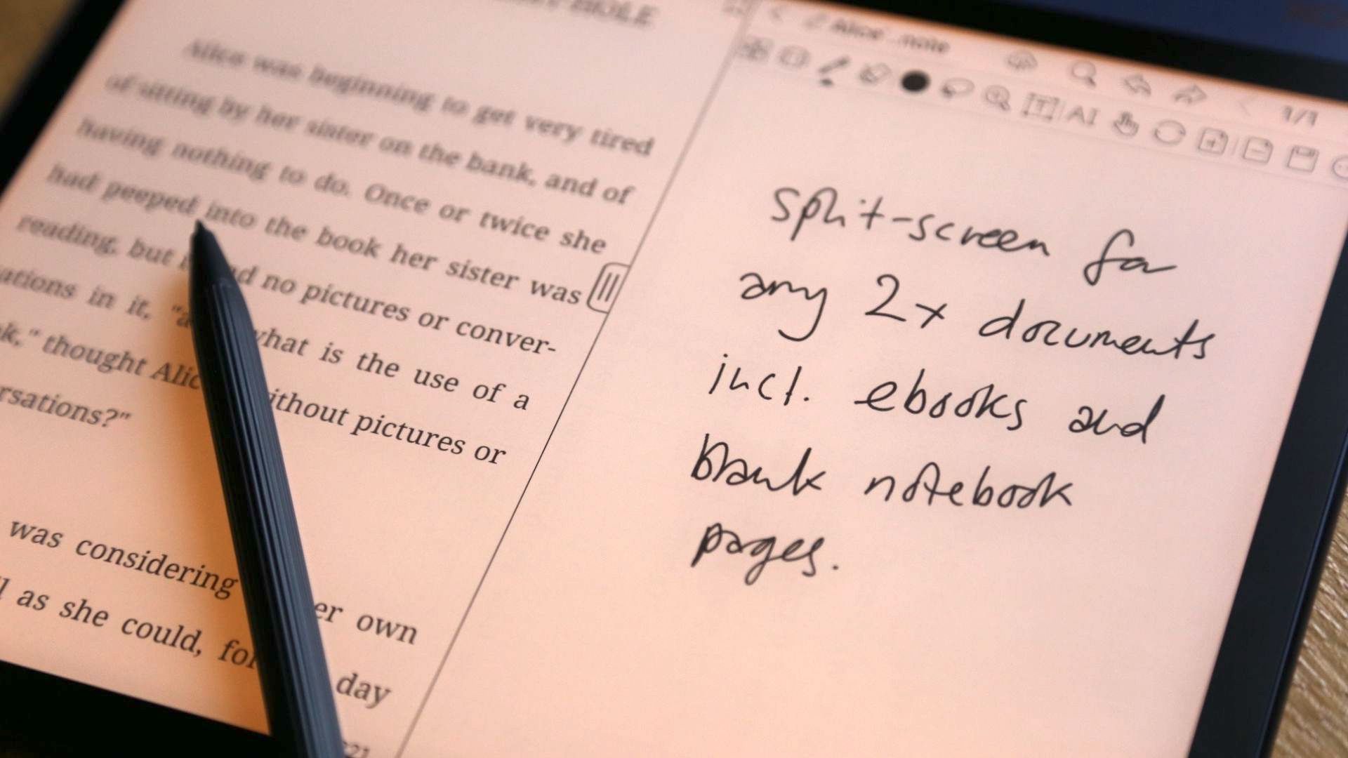 Máy Boox Note Air đen trắng trong ảnh TechRadar