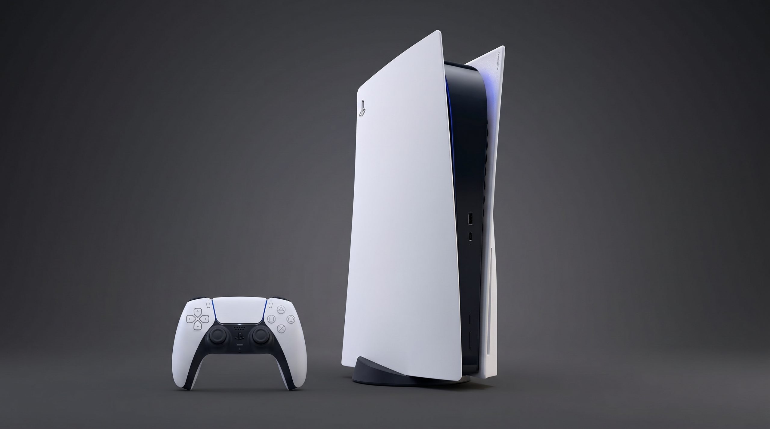 Máy chơi game PlayStation 5 đặt đứng cạnh tay cầm DualSense trên nền tối.