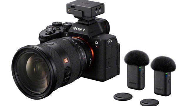 Máy ảnh Sony Alpha cùng bộ micro ECM-W5 gồm bộ thu và hai bộ phát