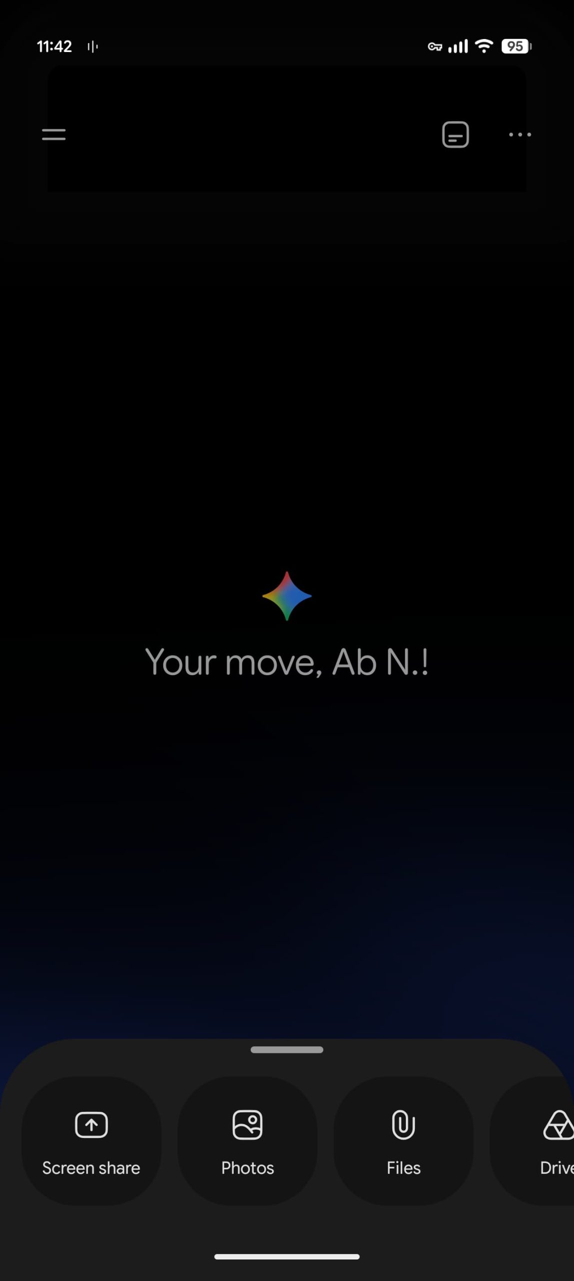 Menu dấu cộng trong Gemini Live với các lựa chọn Share screen, Photos, Files và Drive.