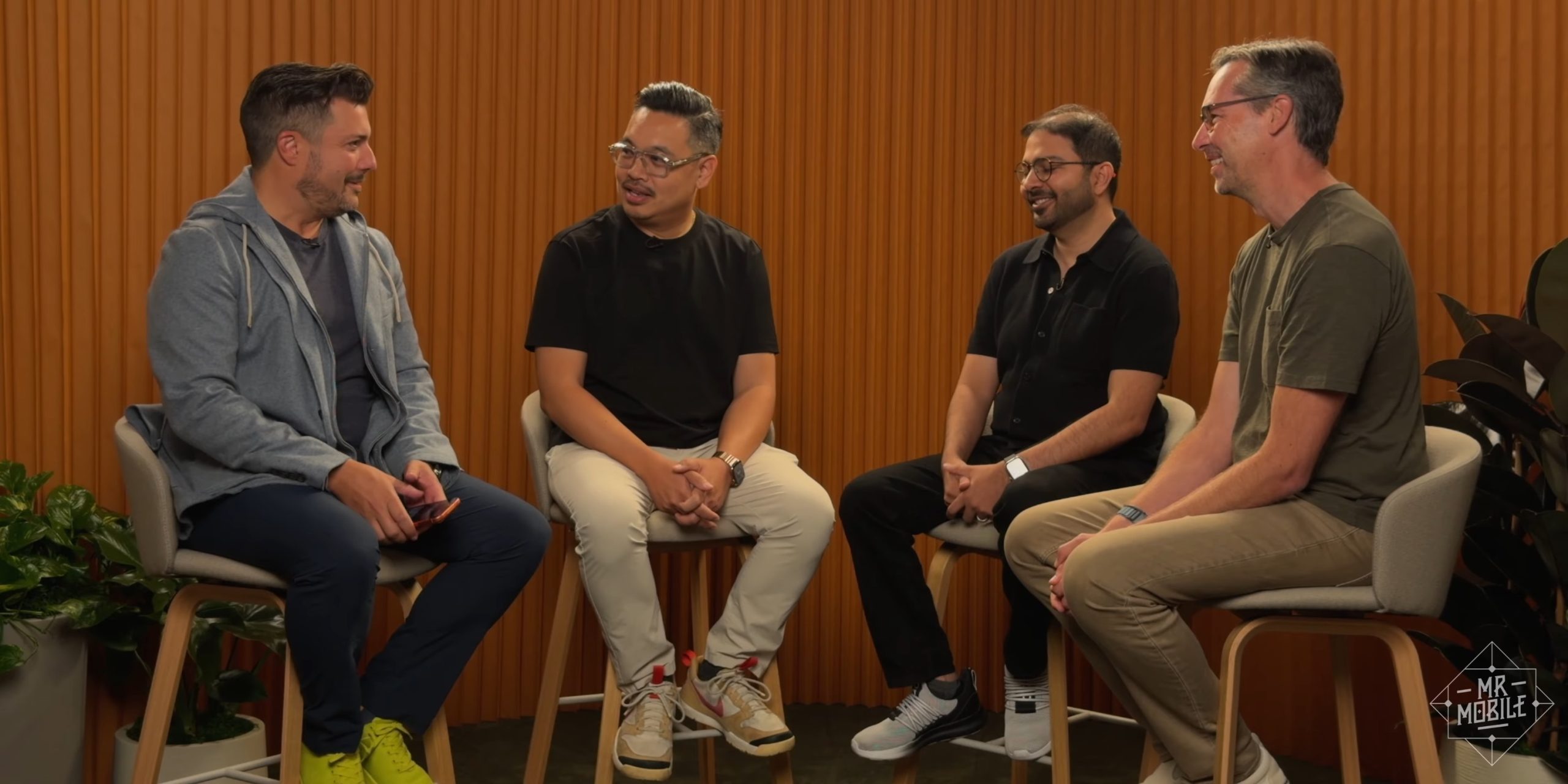 Michael Fisher phỏng vấn các lãnh đạo Apple tại Cupertino