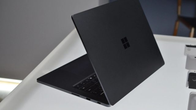 Microsoft Surface Laptop Ultra màu đen Nightfall