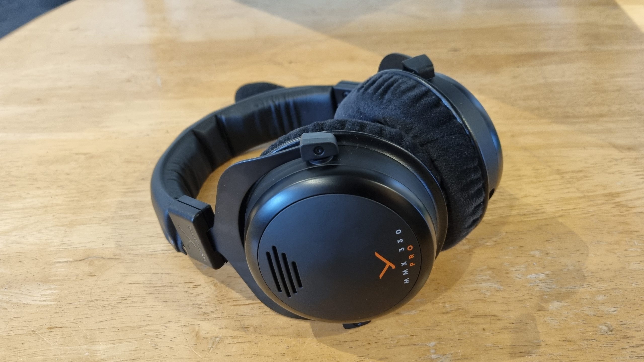 MMX 330 Pro với đệm tai dày