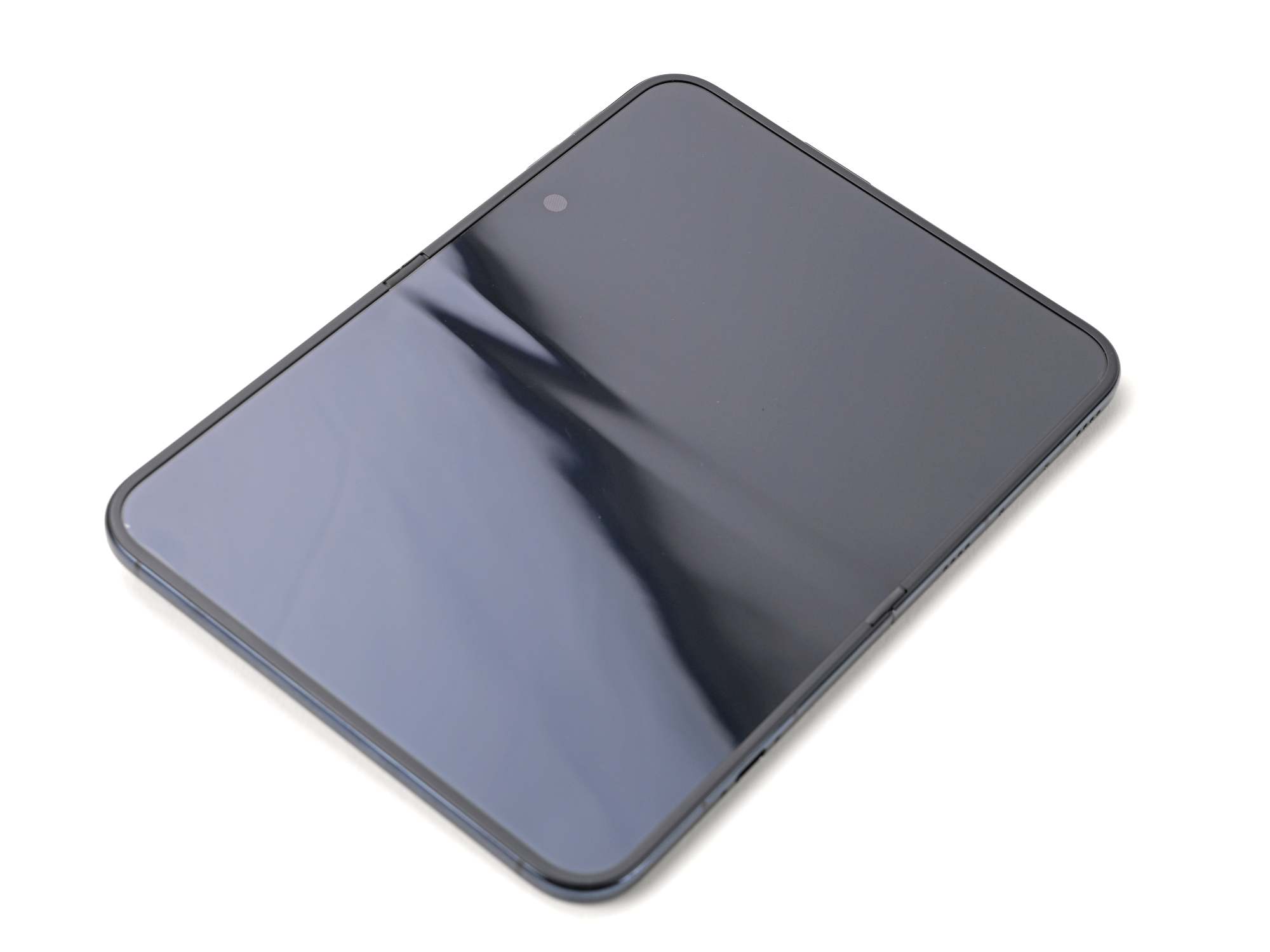 Nếp gấp iPhone Duo khi bỏ lớp phủ mờ