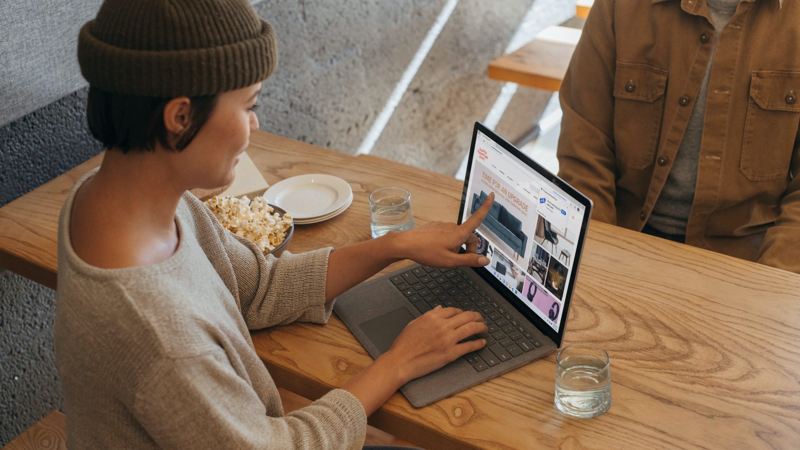 Người dùng thao tác trên máy tính Windows