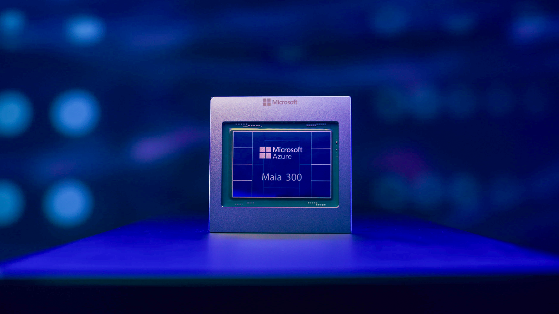 Nguyên mẫu bộ tăng tốc AI Azure Maia 300 của Microsoft