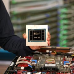 Nguyên mẫu chip tăng tốc AI Microsoft Maia 300