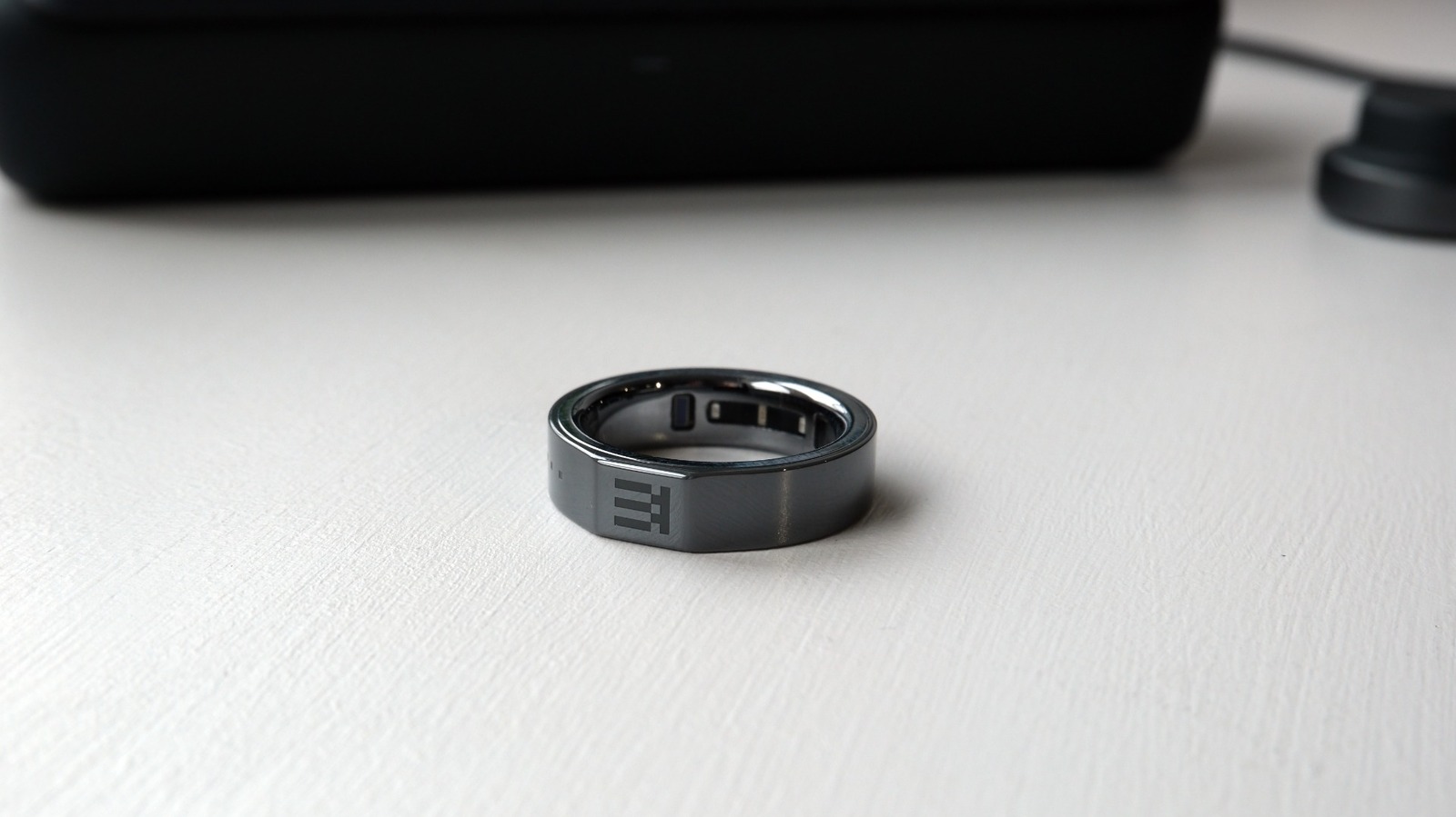 Nhẫn Even R1 bằng gốm zirconia