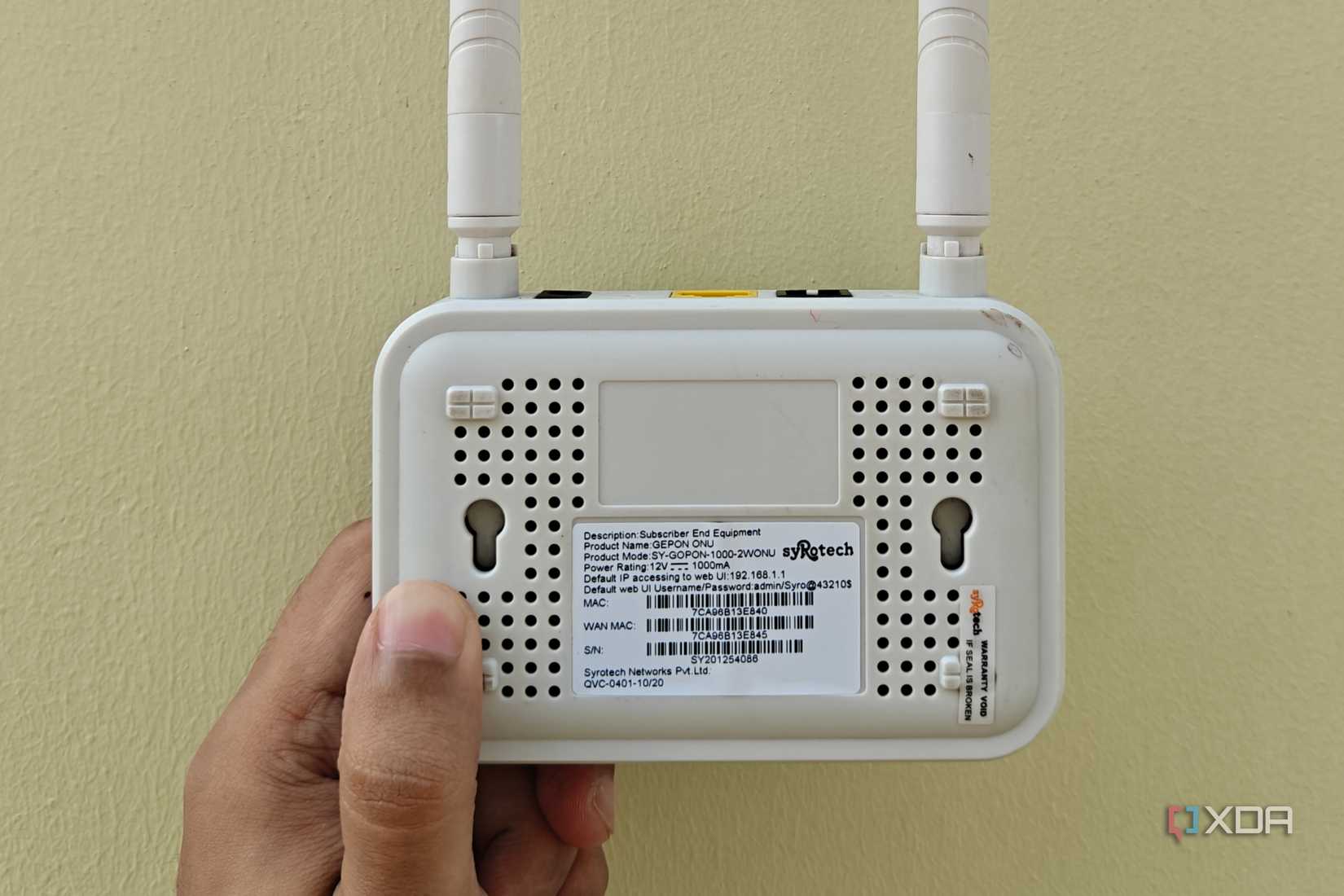 Nhãn phía dưới router Syrotech