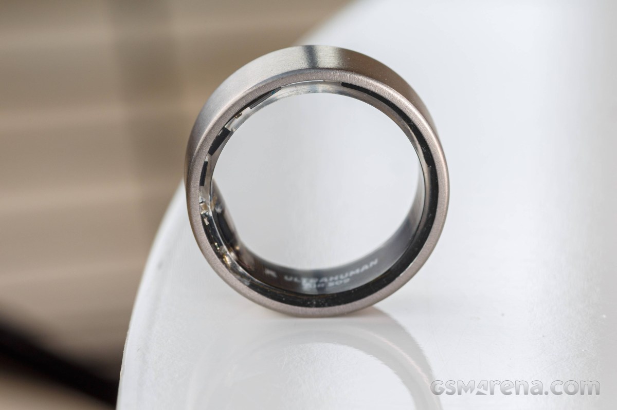 Nhẫn thông minh Ultrahuman Ring Air chụp cận cảnh