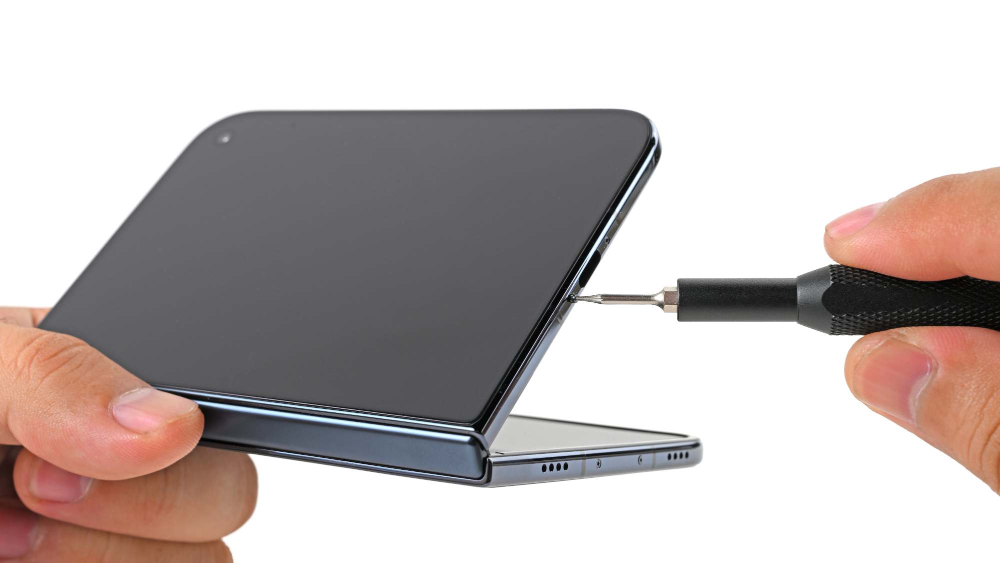 Ốc pentalobe trên iPhone Duo