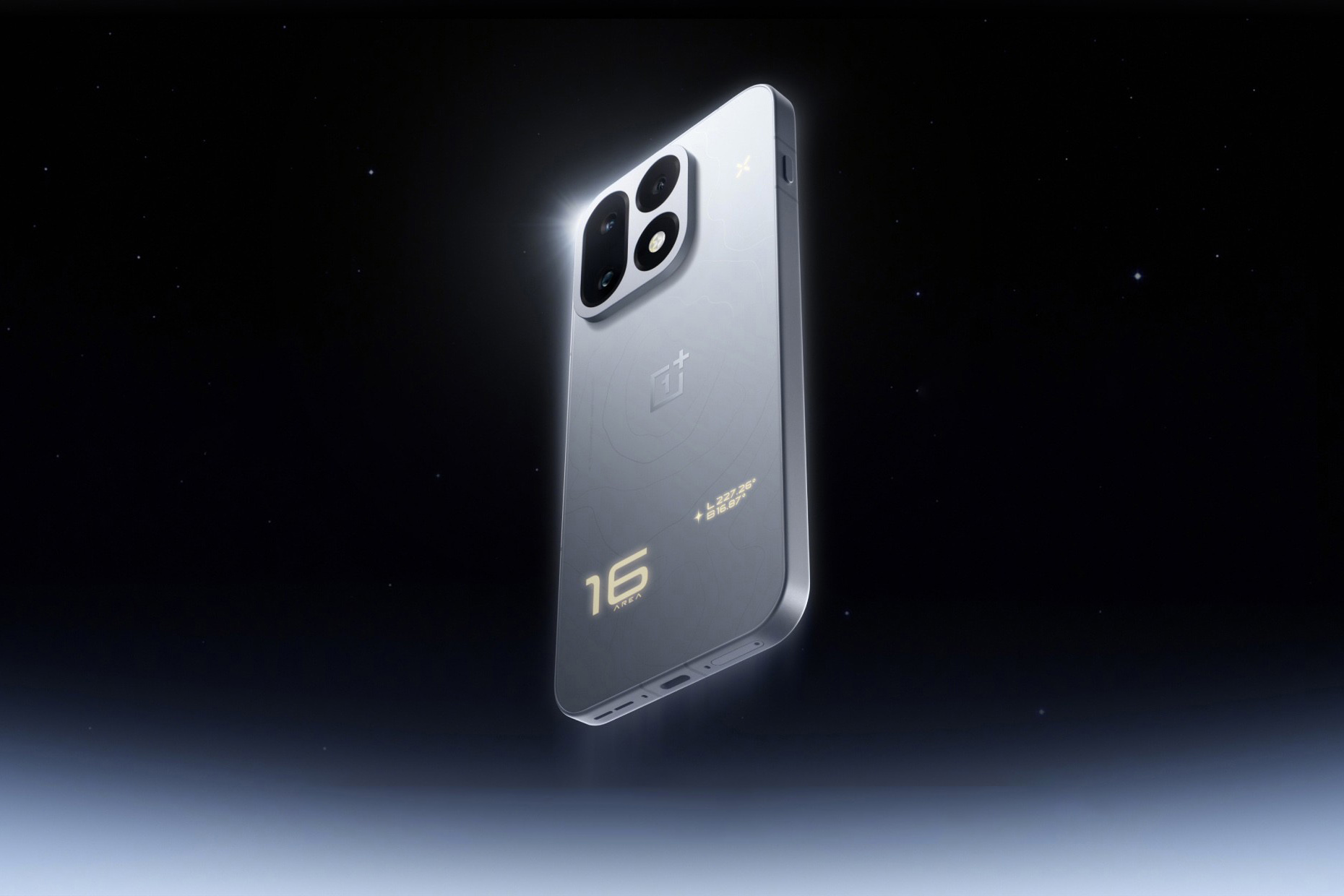 OnePlus 16 bản bạc Tomorrow's Starlight nhìn từ mặt lưng trên nền tối