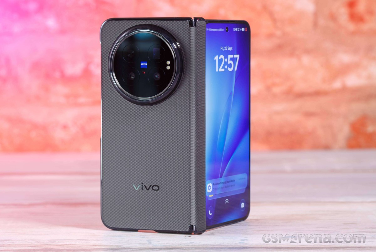 Ốp đi kèm cần được xem xét về phạm vi bảo vệ, không chỉ về việc có sẵn trong hộp.