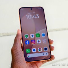 Oppo F35 Pro Sunrise Orange được cầm trên tay, mặt trước