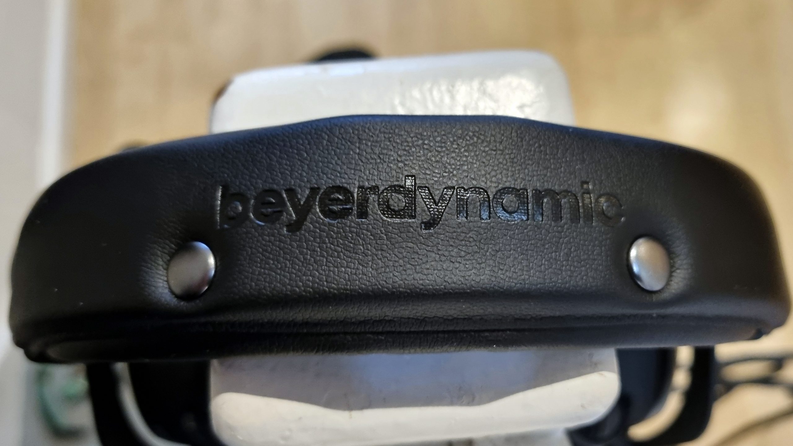 Quai tai nghe Beyerdynamic