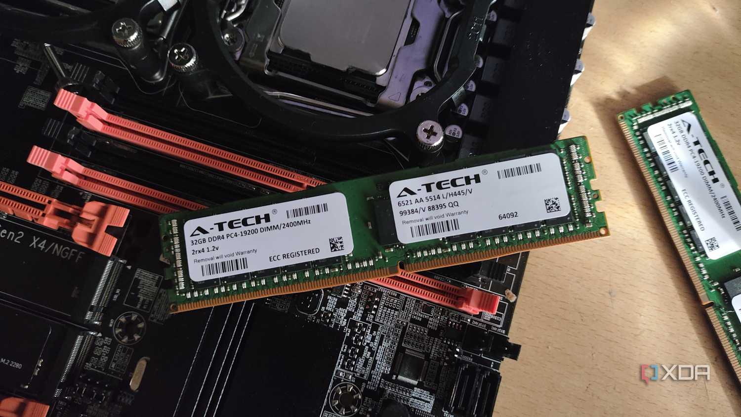 RAM ECC lắp vào bo mạch chủ