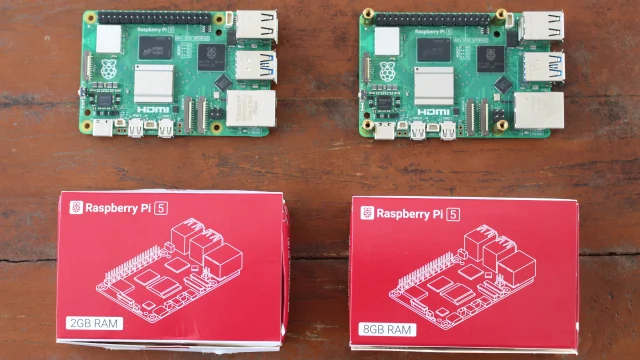 Raspberry Pi 5 2GB và 8GB cùng hộp
