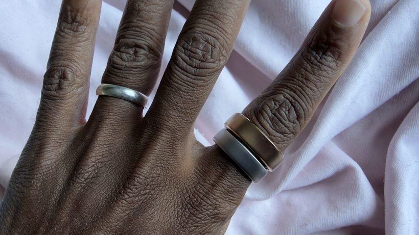 RingConn Gen 3 and Oura Ring 5 on the finger