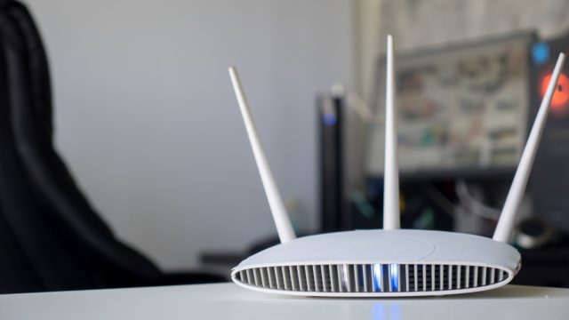 Router Netgear với đèn LED trạng thái ở mặt trước