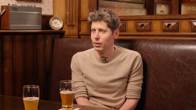 Sam Altman trong cuộc trò chuyện trên podcast Cheeky Pint