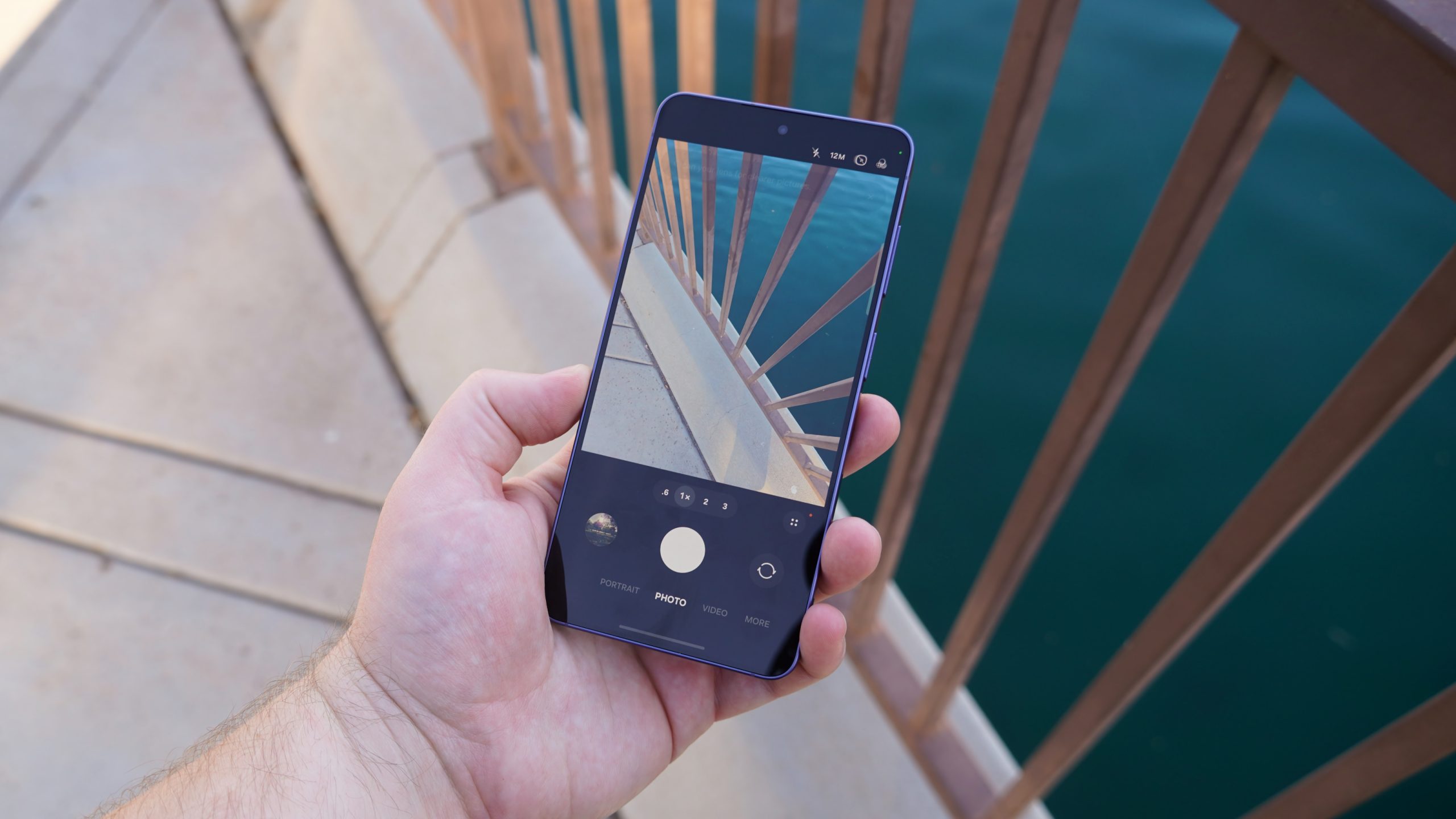 Samsung Galaxy S26 trong ảnh phong cách đời sống