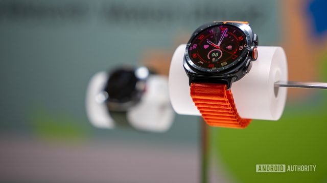 Samsung Galaxy Watch Ultra 2 màu xám titan