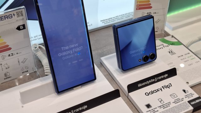 Samsung Galaxy Z Fold7 và Galaxy Z Flip7 đặt cạnh nhau