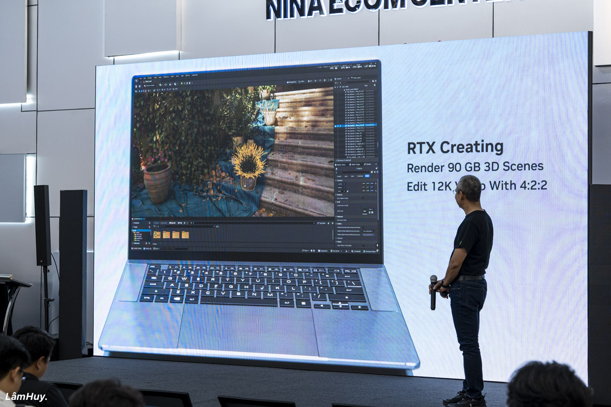 Slide RTX Creating trên sân khấu ra mắt