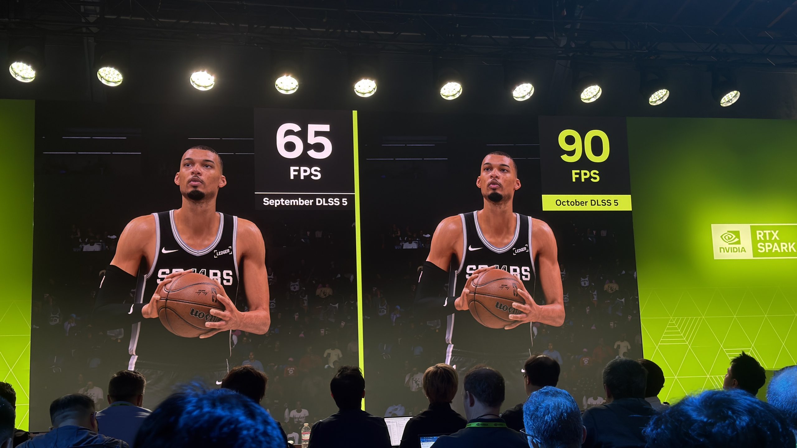 Slide trình chiếu của NVIDIA ghi nhận mức tăng khung hình từ 65 FPS lên 90 FPS trong tựa game NBA 2K27