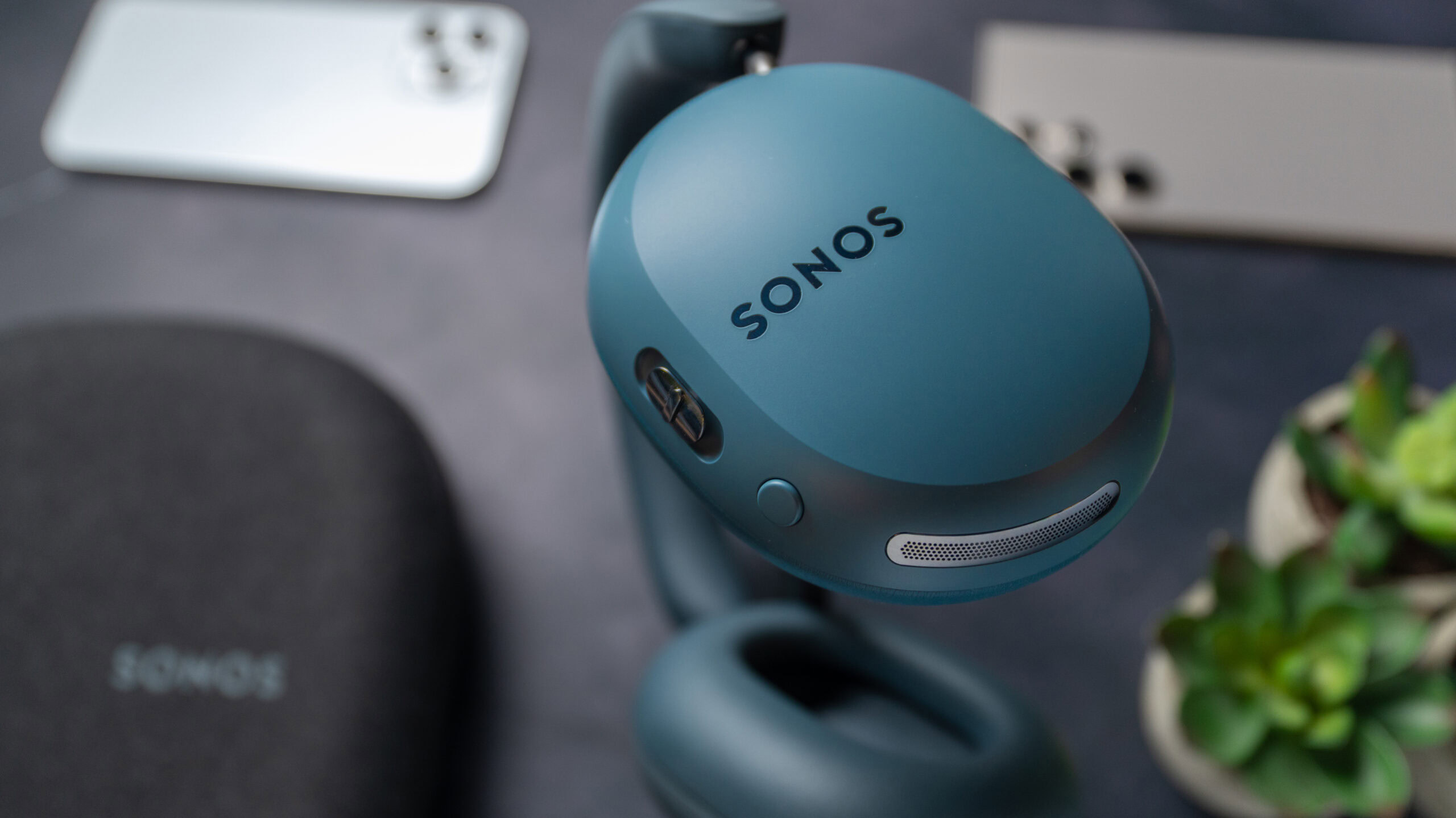 Sonos Ace Ultra close up to the switch and button on the right earcup.