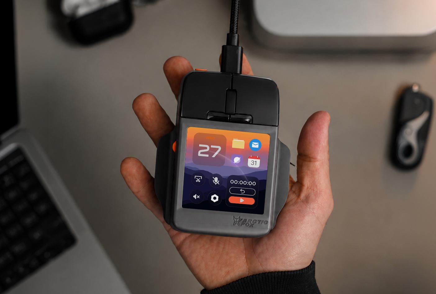 Super Mouse có màn hình cảm ứng trên lưng và dây USB-C