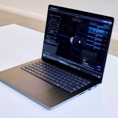 Surface Laptop Ultra là mẫu máy nhận gói firmware xử lý lỗi màn hình và khởi động lại.