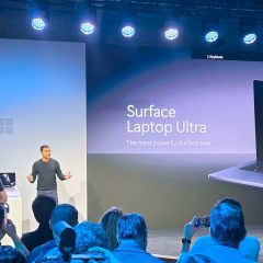 Surface Laptop Ultra trên sân khấu tại sự kiện Microsoft ở San Francisco
