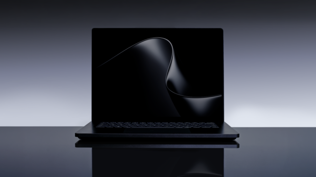 Surface Laptop Ultra tiền sản xuất