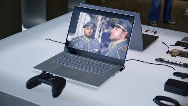 Surface Laptop Ultra trình diễn game, nhưng một màn chạy thử chưa đủ xác nhận tương thích cả thư viện.