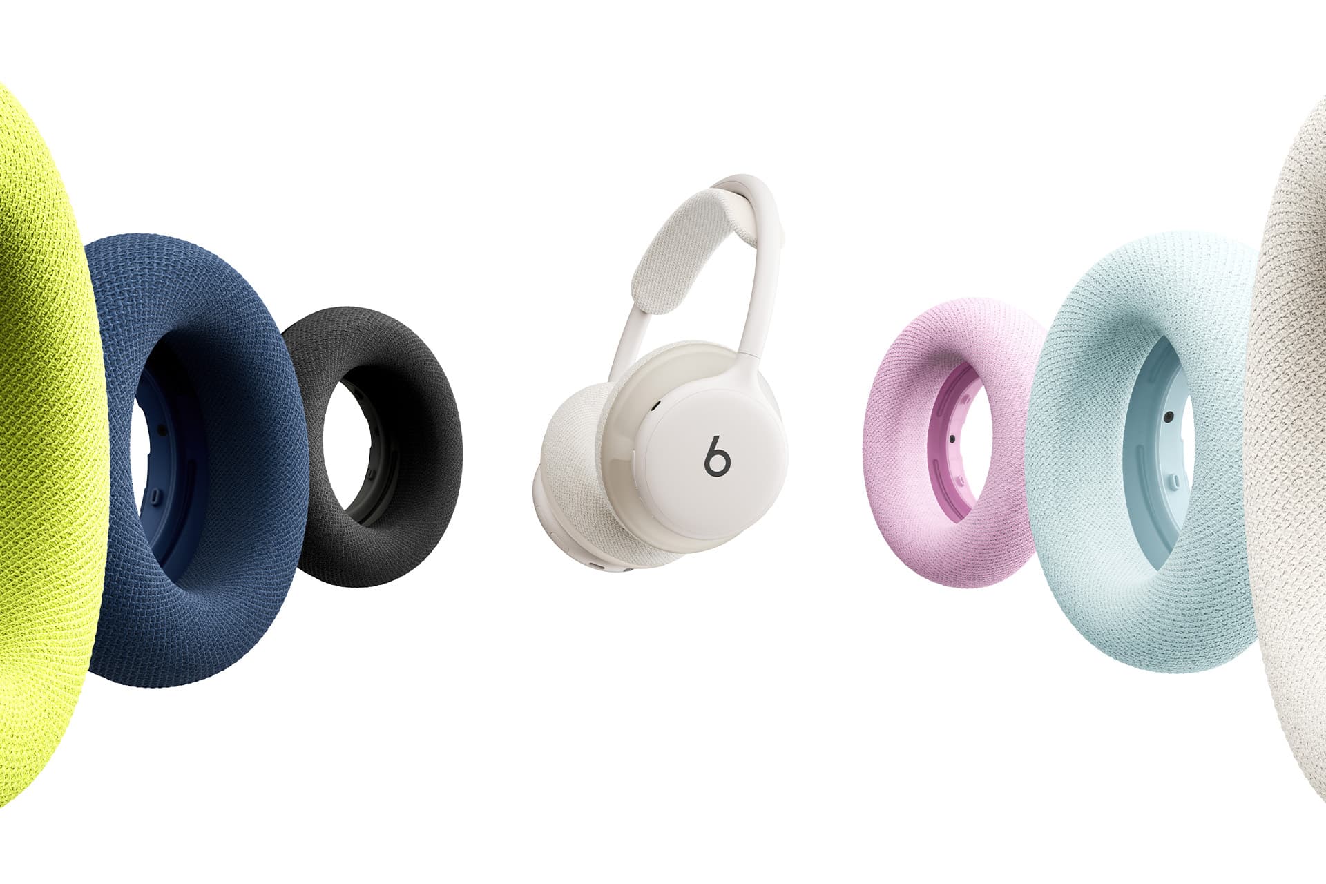 Tai nghe Beats 360 màu trắng xung quanh là các bộ đệm tai đa màu sắc