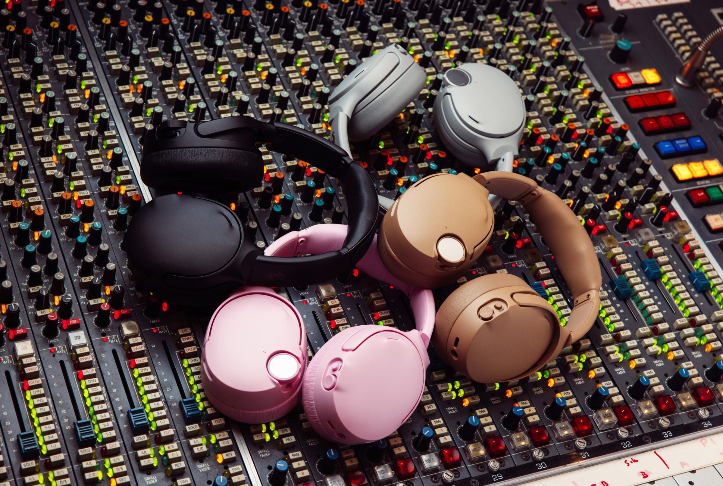Tai nghe Skullcandy minh họa bài viết về thương vụ Bose