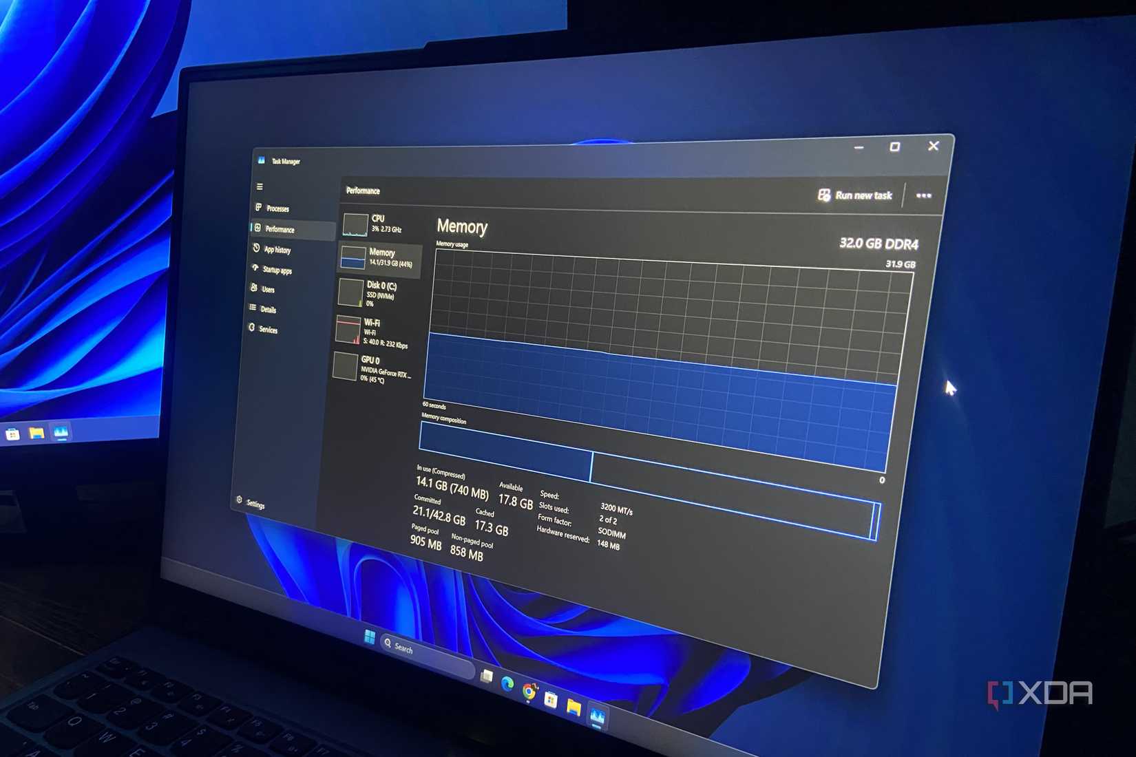 Task Manager trên laptop Windows 11 26H2 hiển thị mức sử dụng RAM khi mở ứng dụng