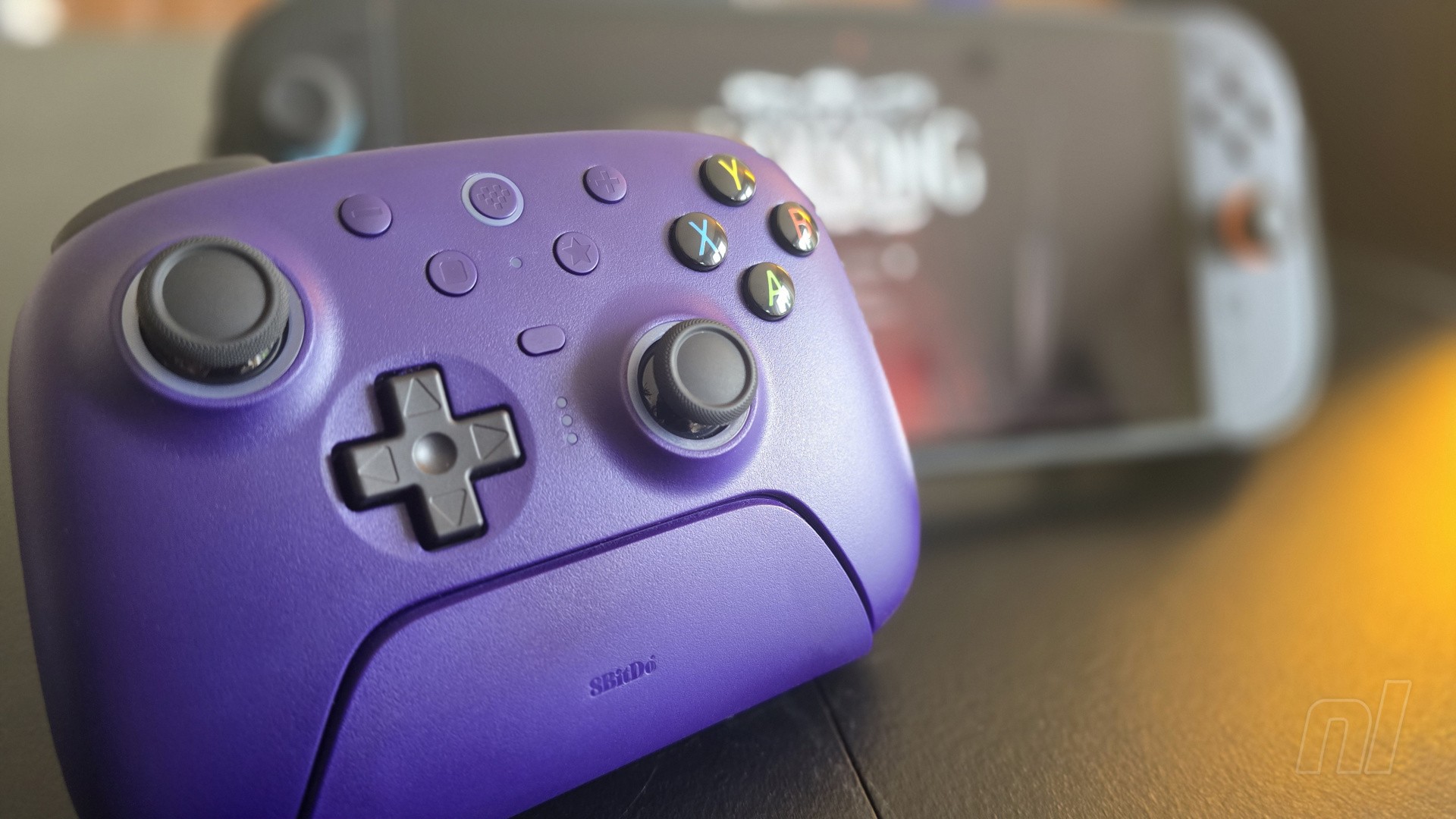 Tay cầm 8BitDo Ultimate 2 màu tím nhìn từ phía trước