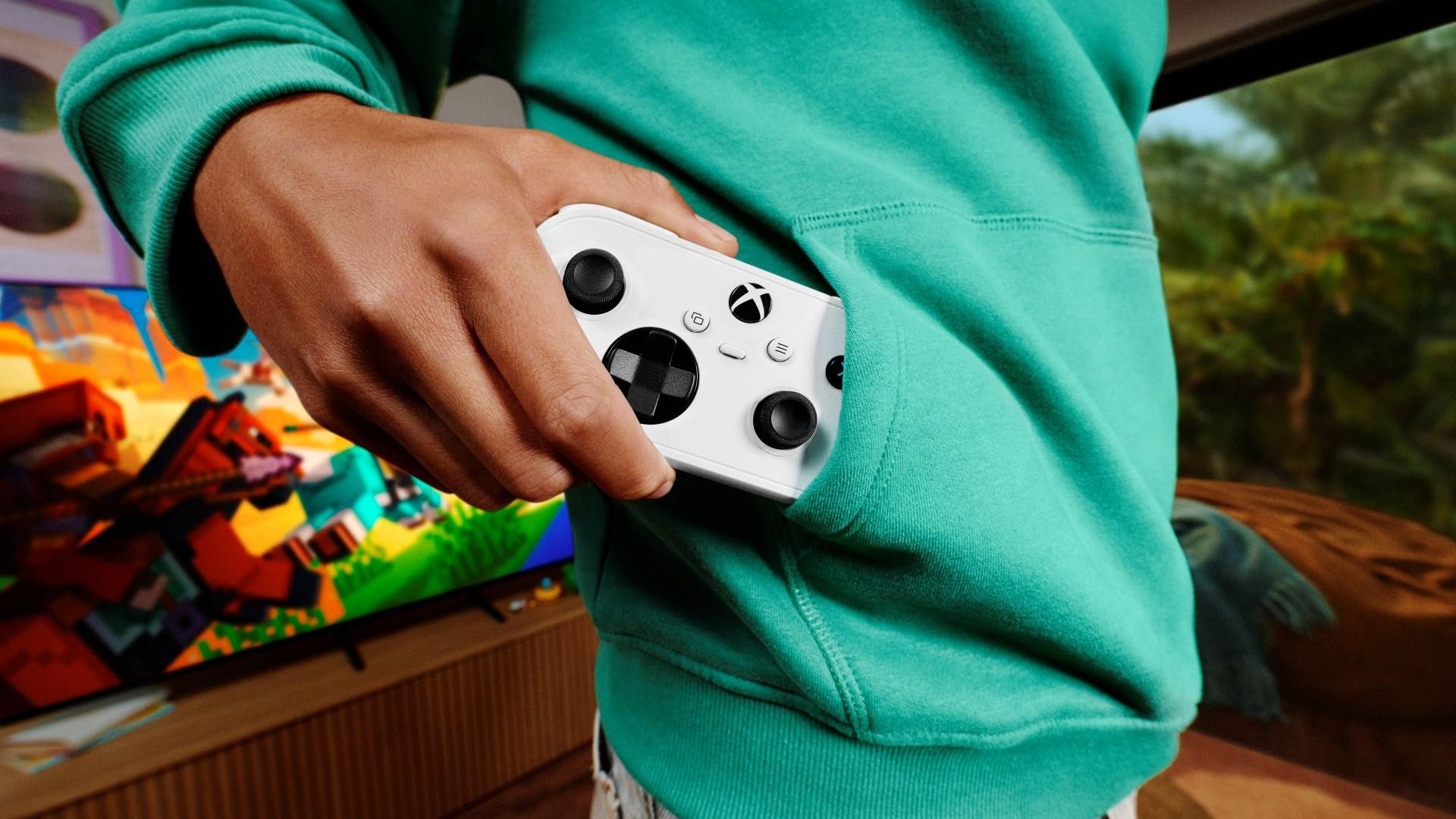 Tay cầm Xbox Nano màu trắng, thiết kế nhỏ gọn cho người có bàn tay nhỏ và chơi khi di chuyển.