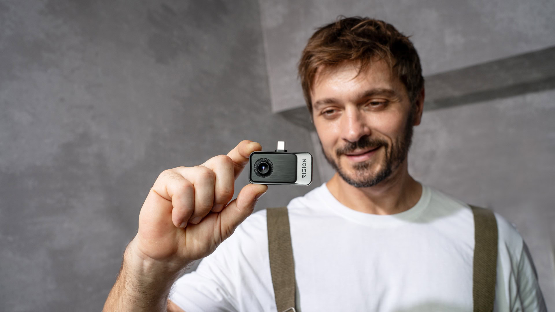 Trên tay camera nhiệt siêu nhẹ