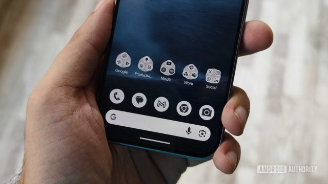 Thanh tìm kiếm Pixel Search trong App Drawer trên điện thoại Google Pixel.