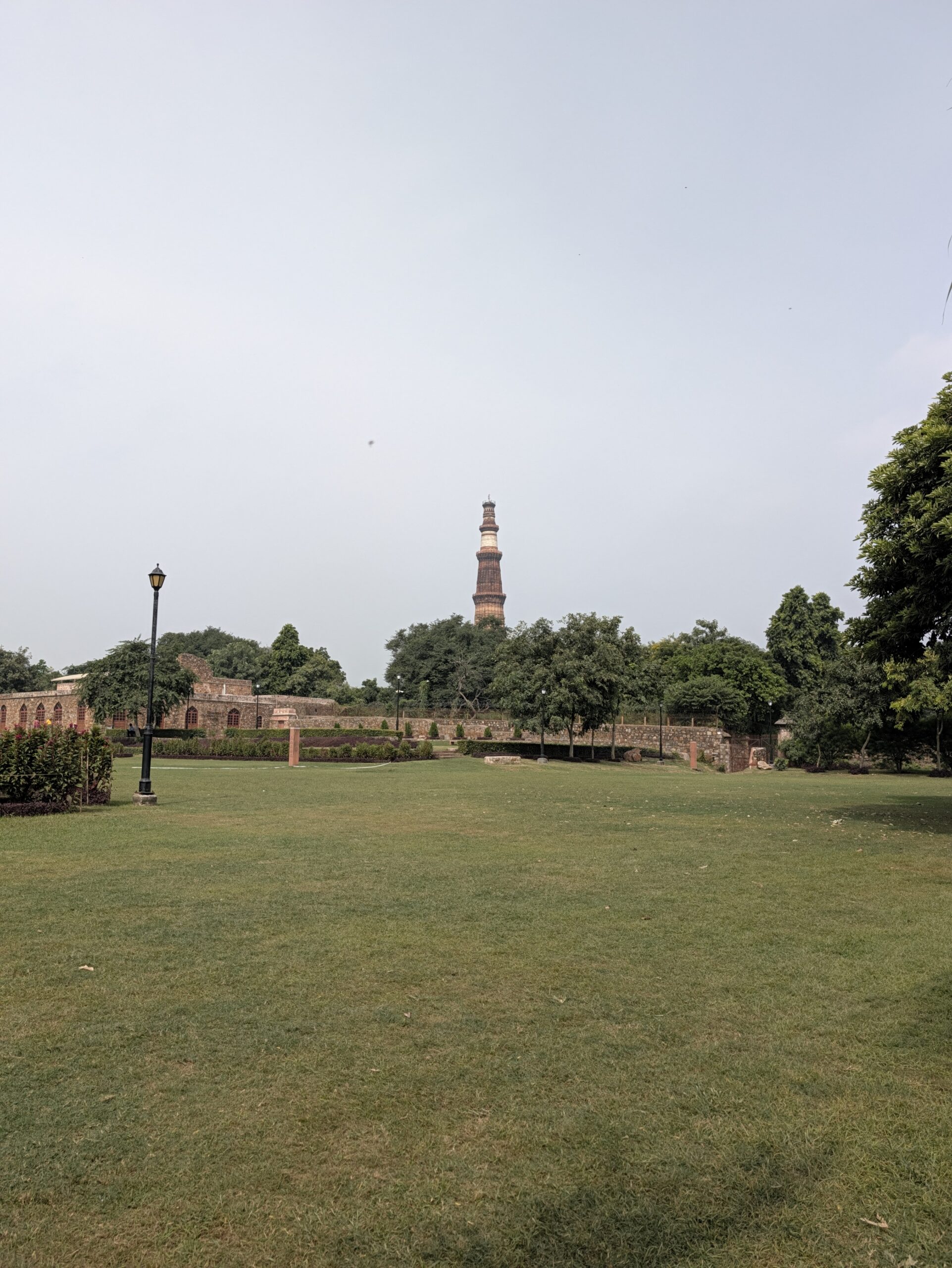 Tháp Qutub Minar chụp ở 1x