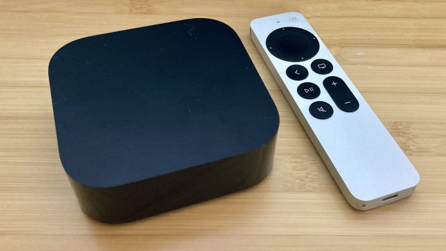 Thiết bị Apple TV 4K dạng hộp vuông màu đen
