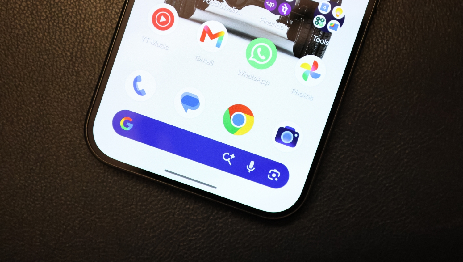 Thiết kế Google Pixel 11 Pro, sản phẩm tiền nhiệm dùng làm bối cảnh cho tin rò rỉ
