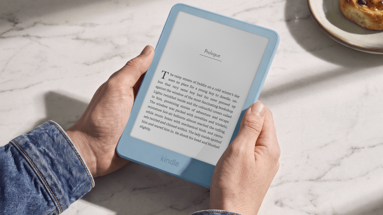 Thiết kế màn hình phẳng không gờ viền trên máy đọc sách Kindle 2026