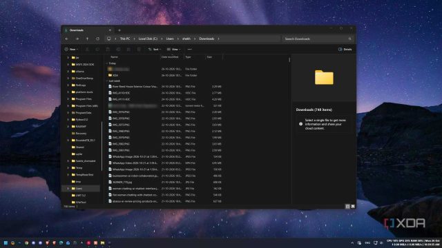 Thư mục Downloads với hàng trăm tệp nằm rải rác trước khi sắp xếp