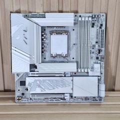 Toàn cảnh bo mạch chủ Gigabyte Z890M Aorus Elite WiFi7 Ice màu trắng