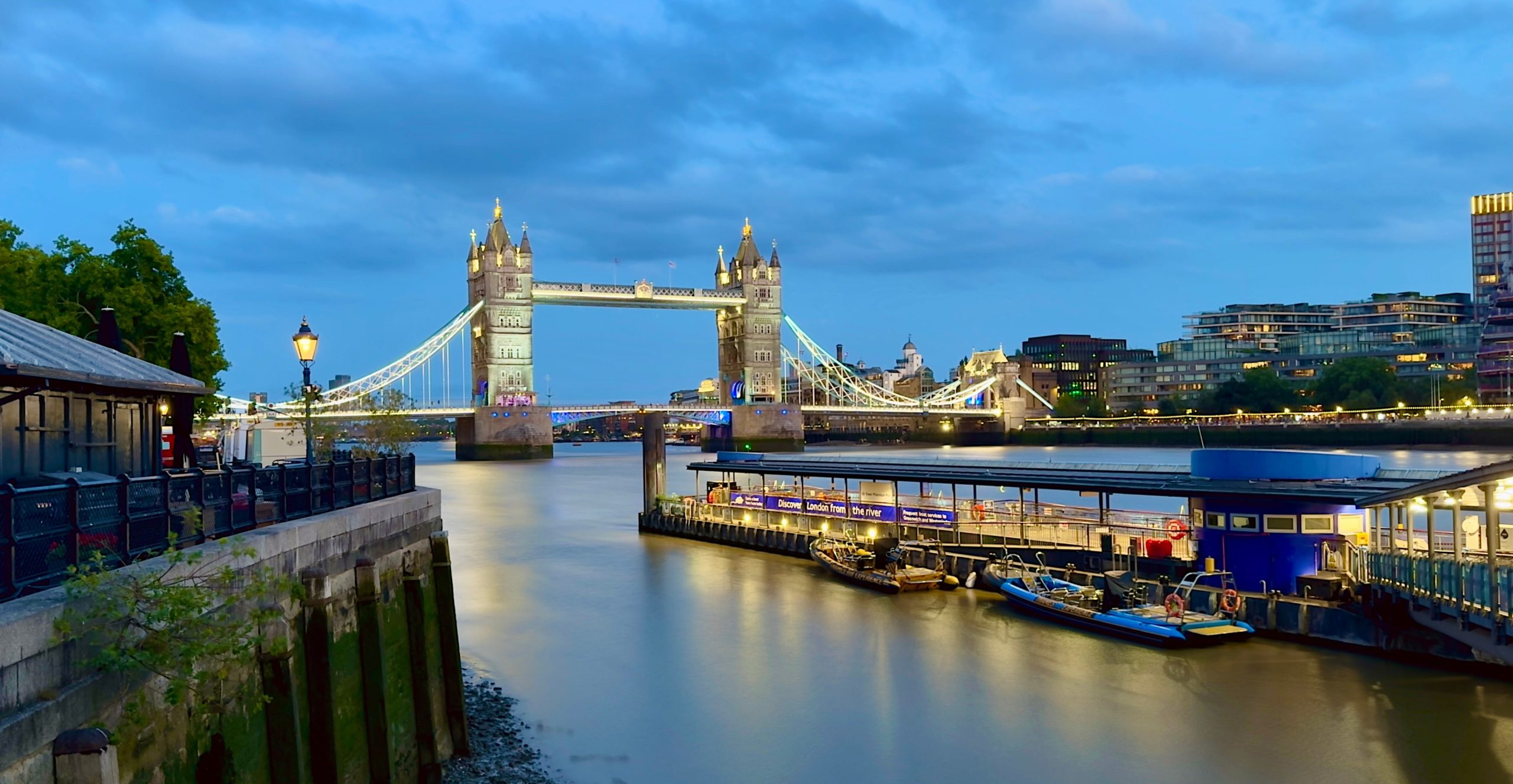 Ảnh Tower Bridge phơi 30 giây bằng Spectre trên iPhone 16 Pro Max